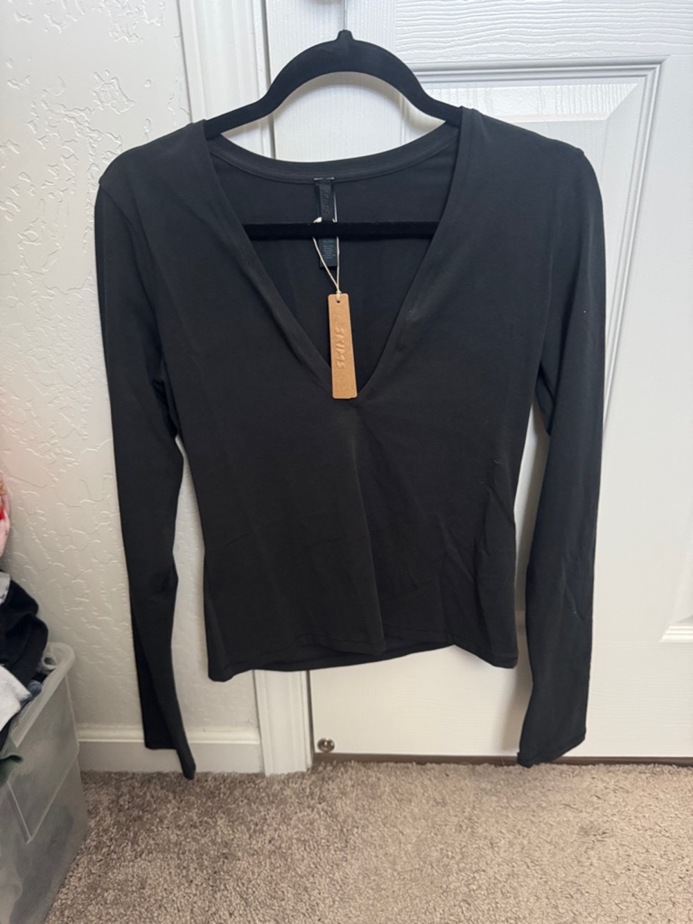 SKIMS FITS EVERYBODY Black Long Sleeve Deep V Tee